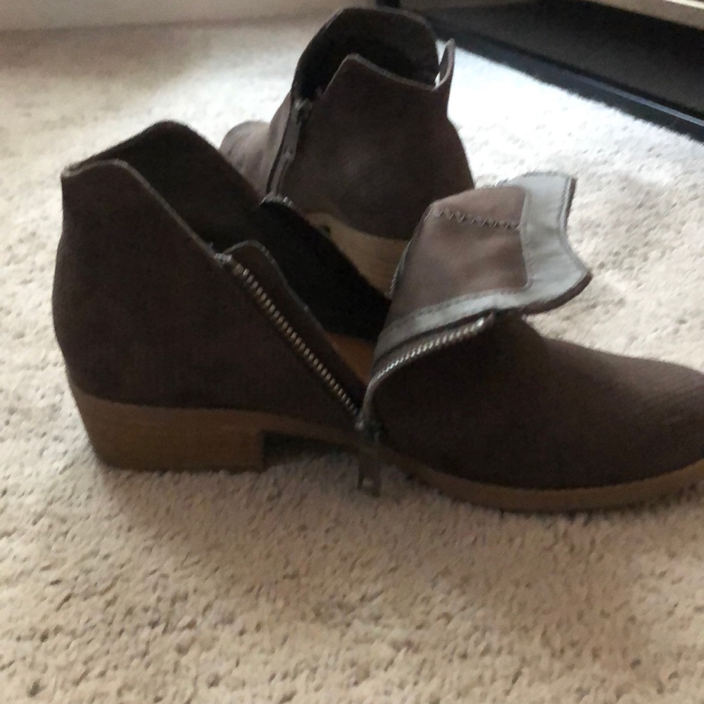 Universal Thread Booties - Picture 3 of 8